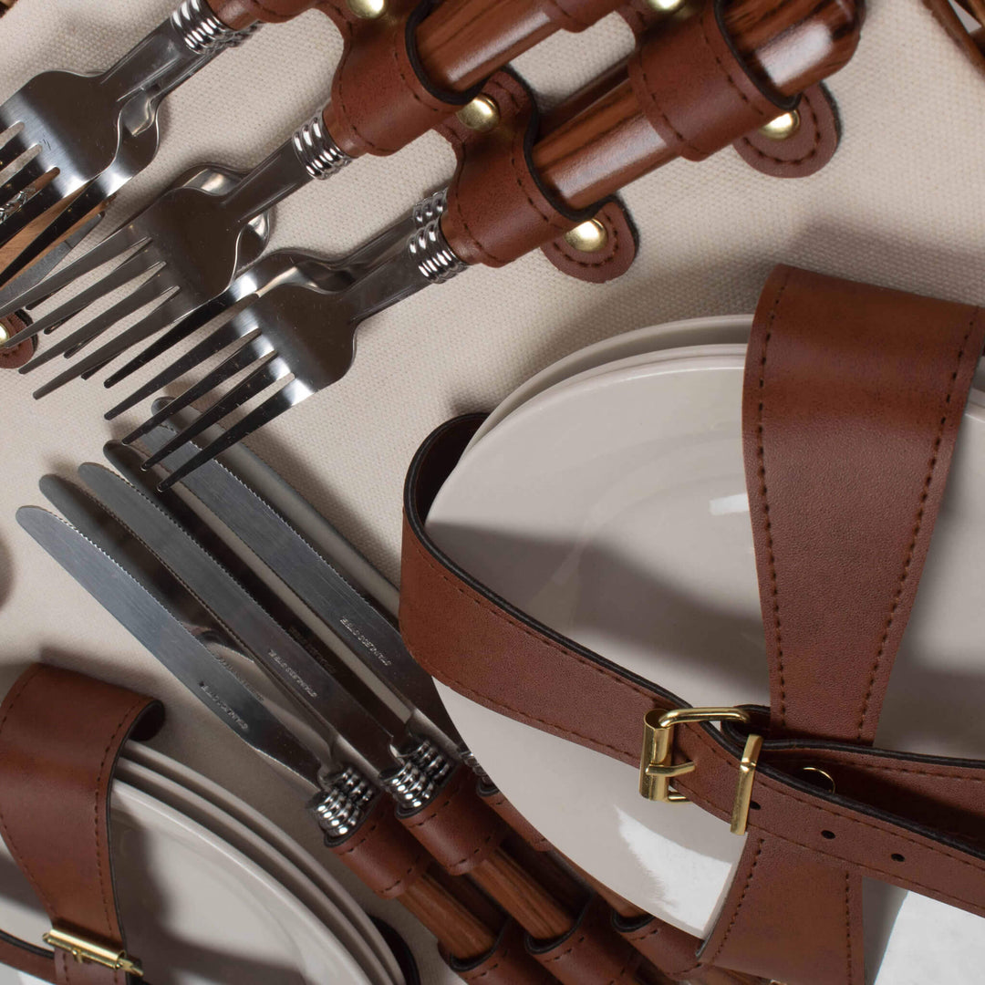 Classic Fitted Picnic Hamper & Blanket (6 Person) - Alfresco Dining Company