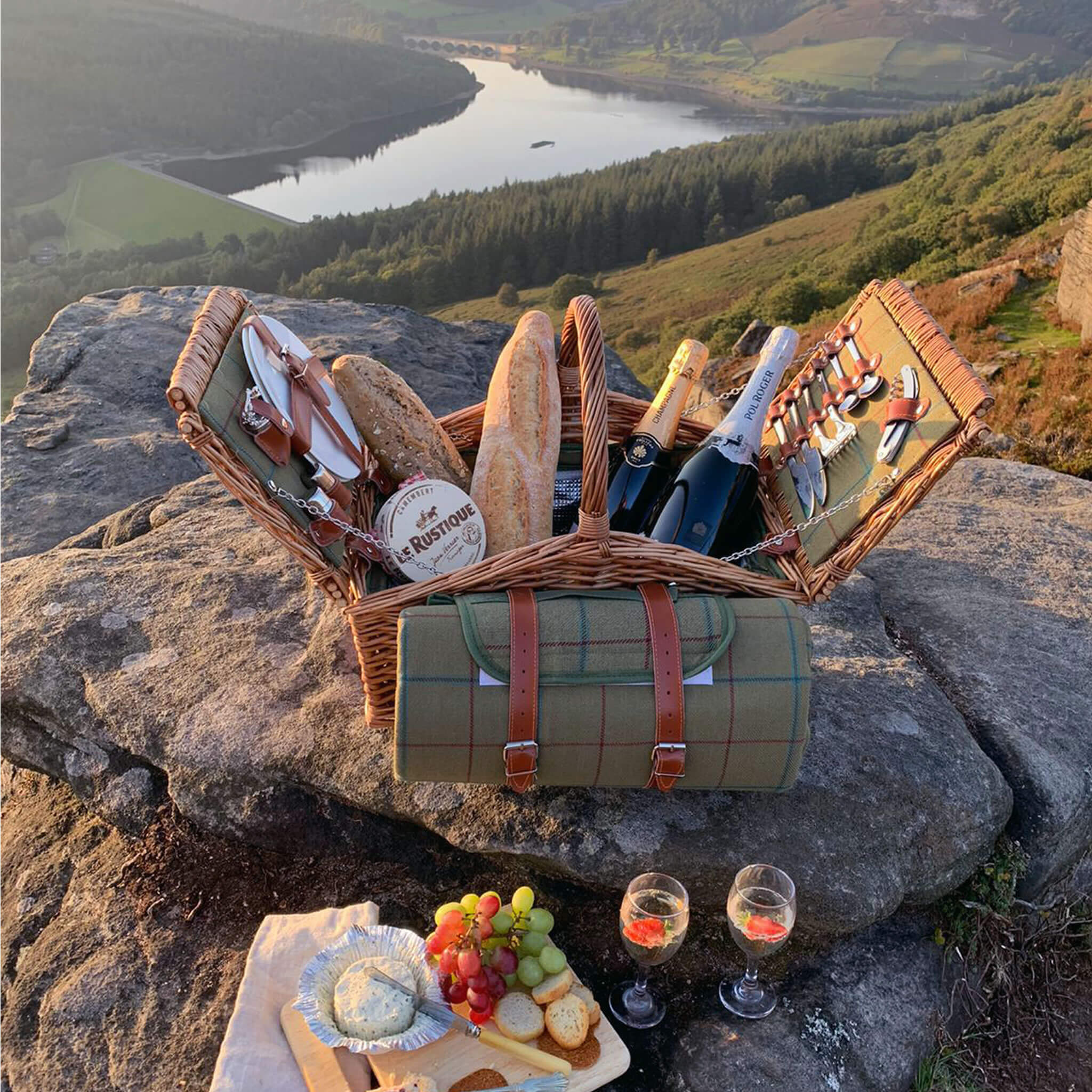 Highlands Fitted Picnic Hamper (2 Person) - Alfresco Dining Company