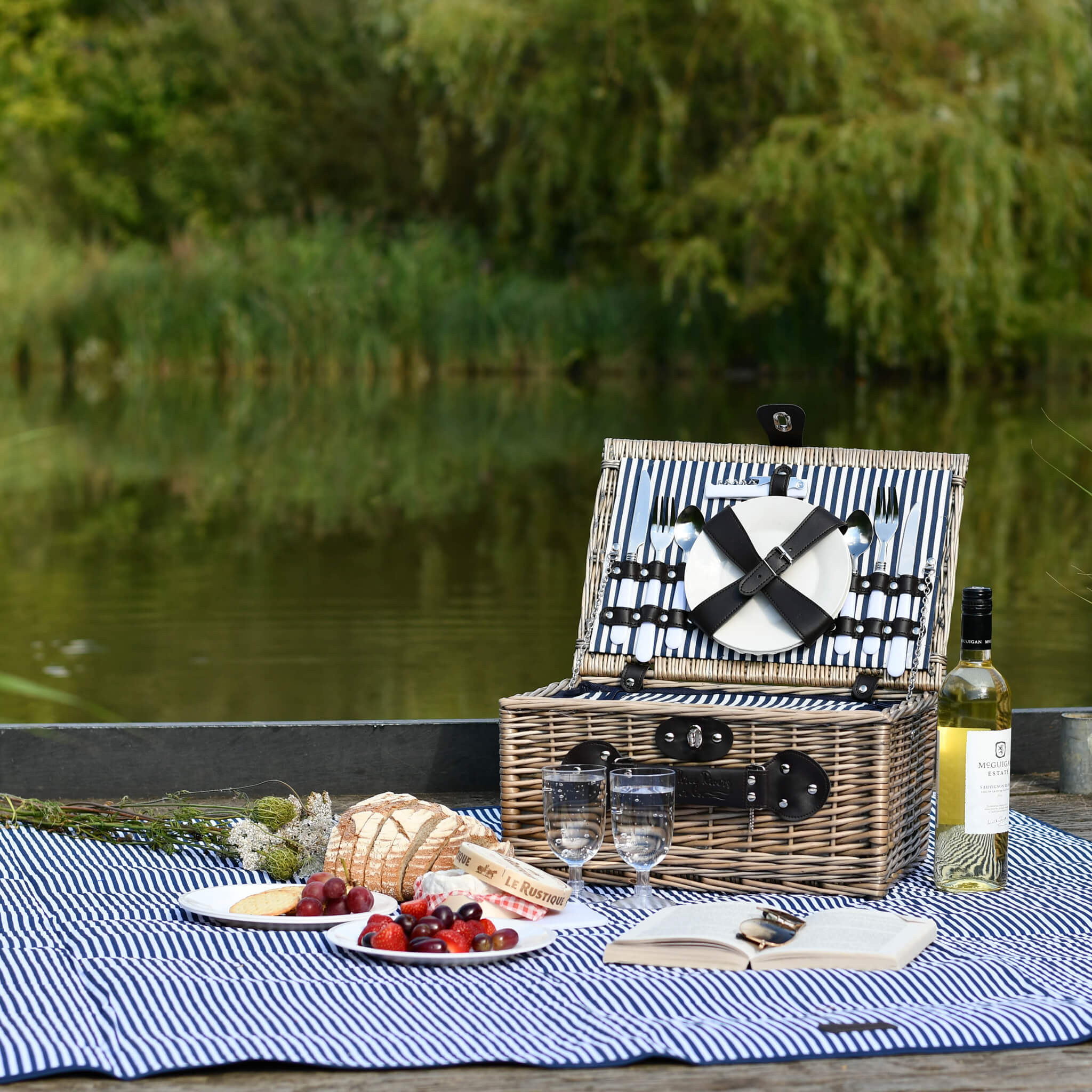 Three Rivers Fitted Picnic Hamper (2 Person) - Alfresco Dining Company