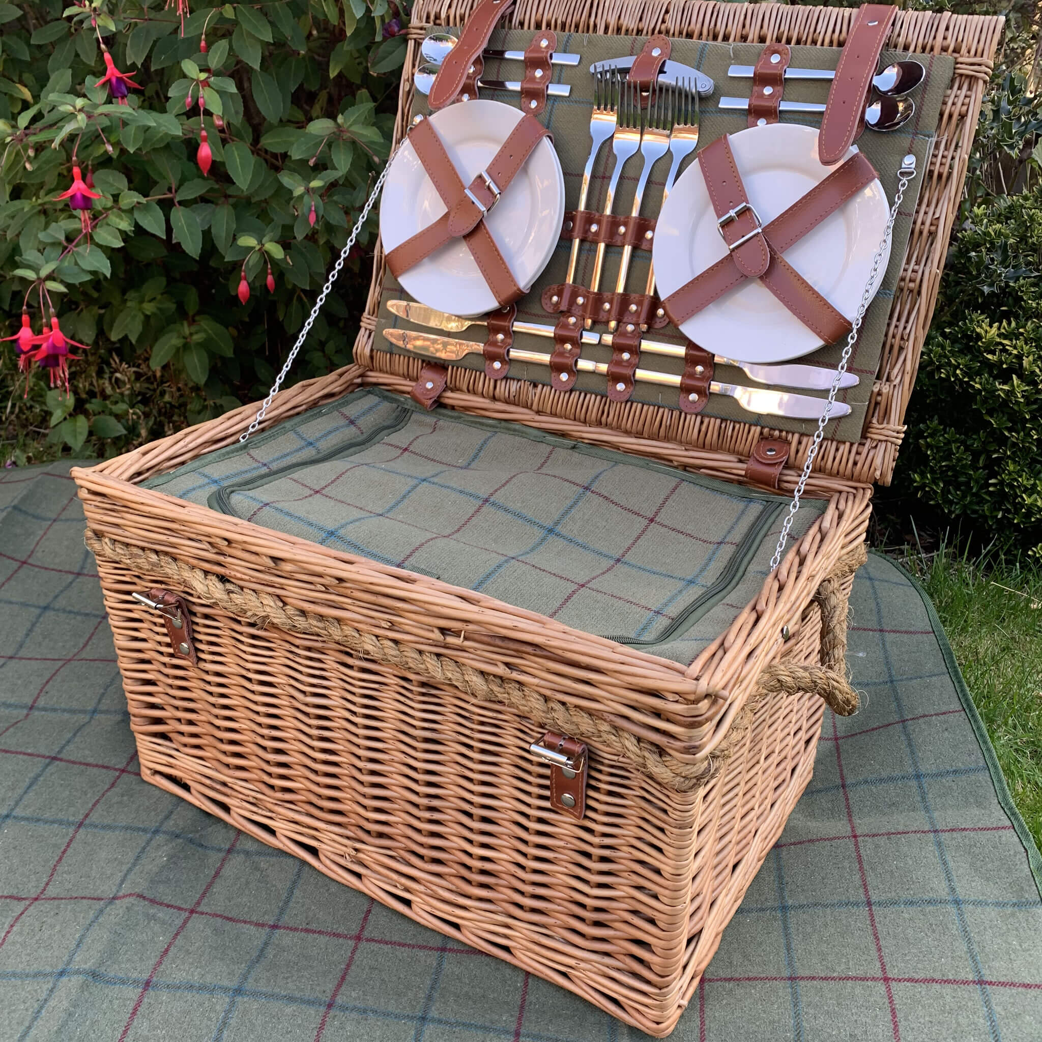 Burghley Fitted Picnic Hamper (4 Person) - Alfresco Dining Company