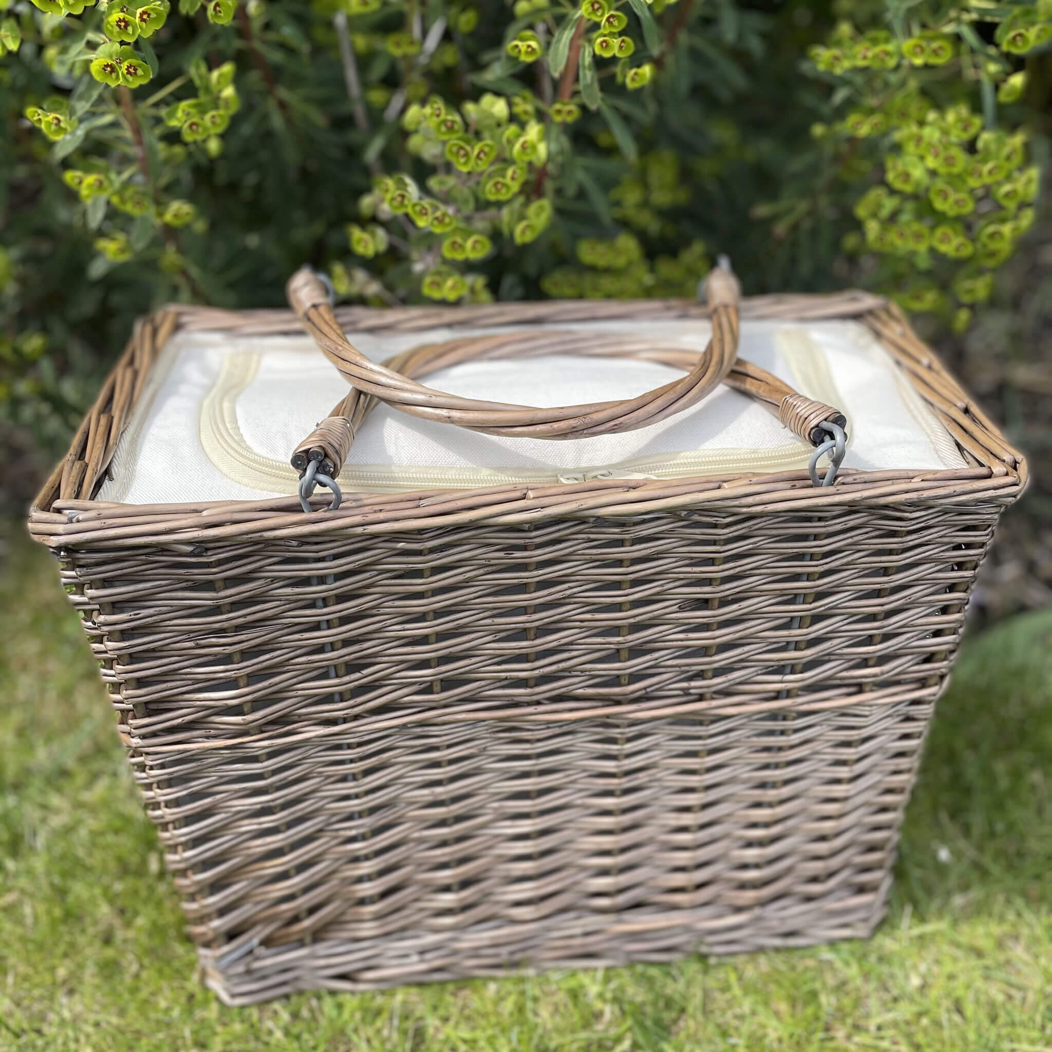 Cream Willow Cooler & Bottle Basket - Alfresco Dining Company