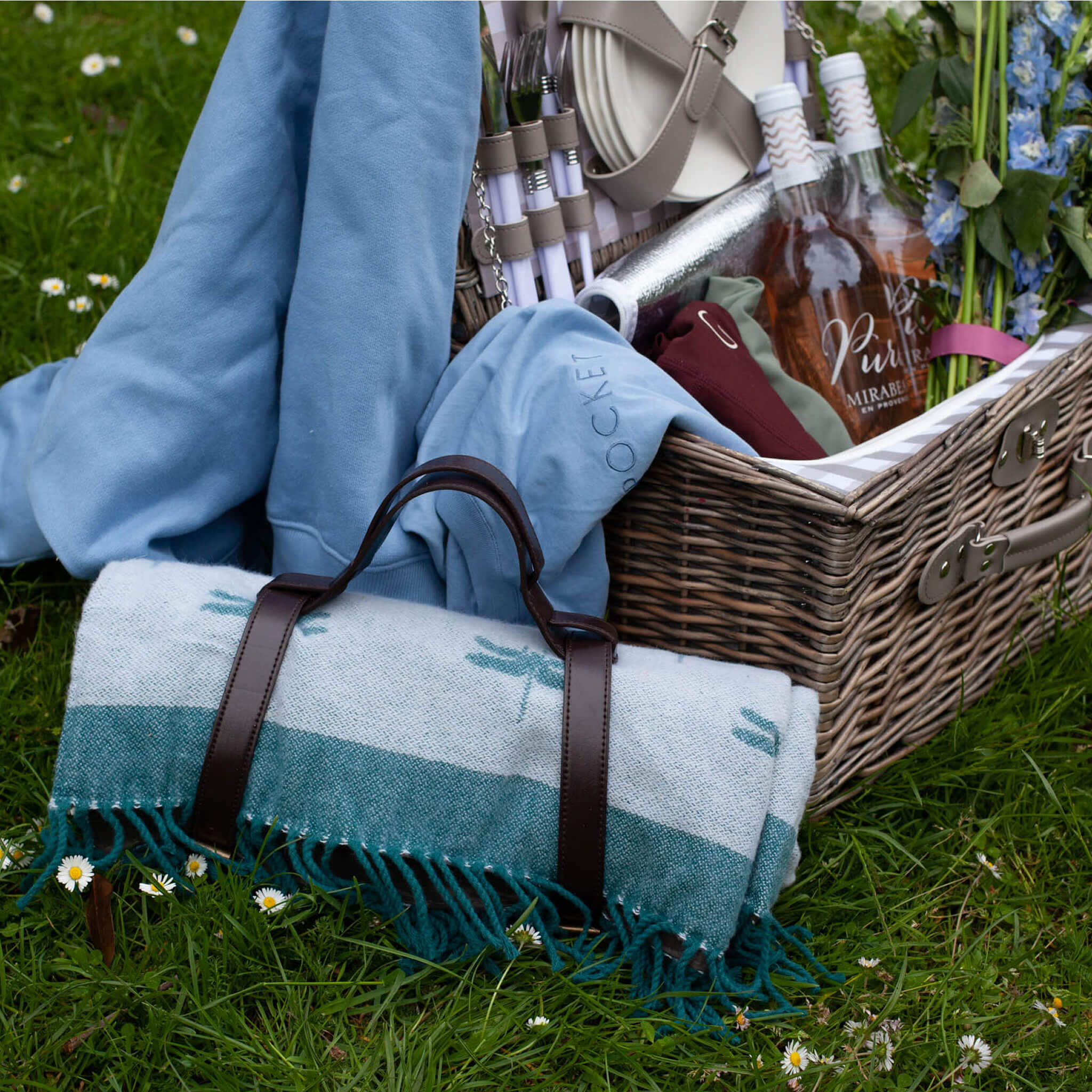 Dragonfly Knitted Picnic Blanket - Alfresco Dining Company