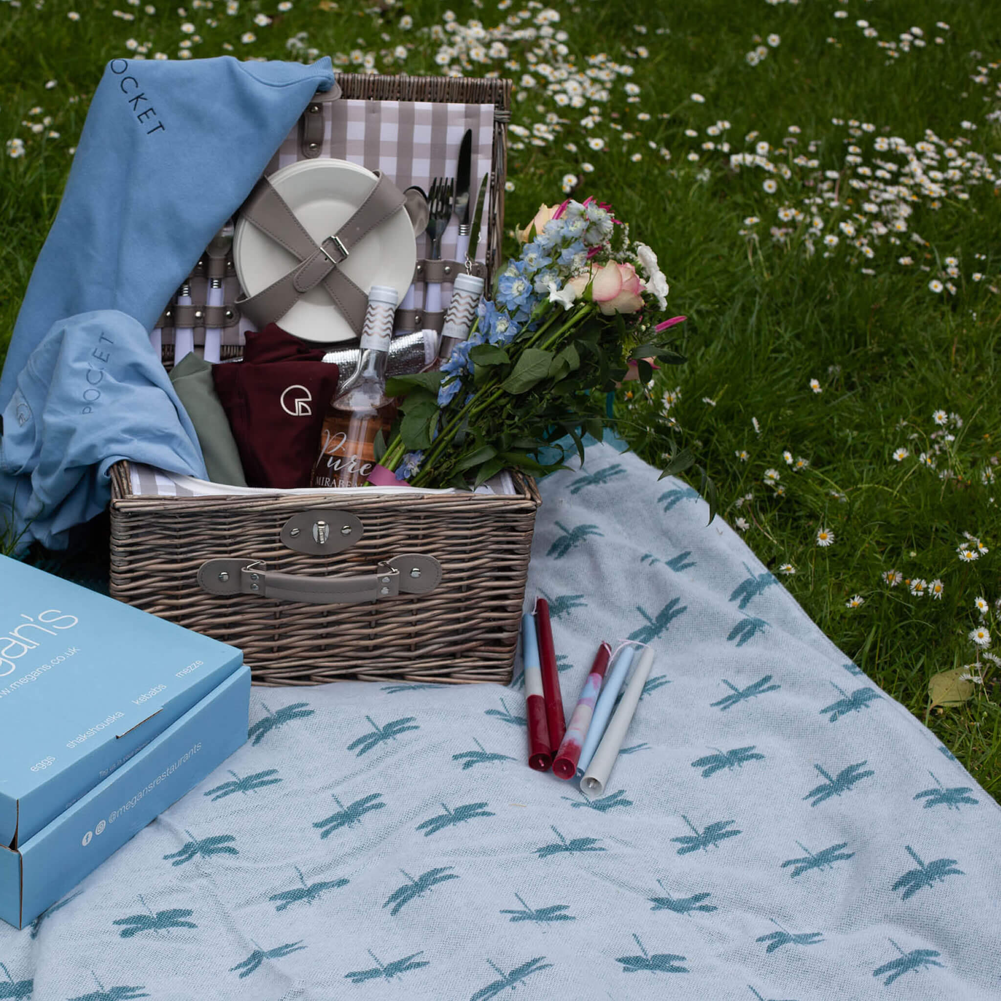 Dragonfly Knitted Picnic Blanket - Alfresco Dining Company