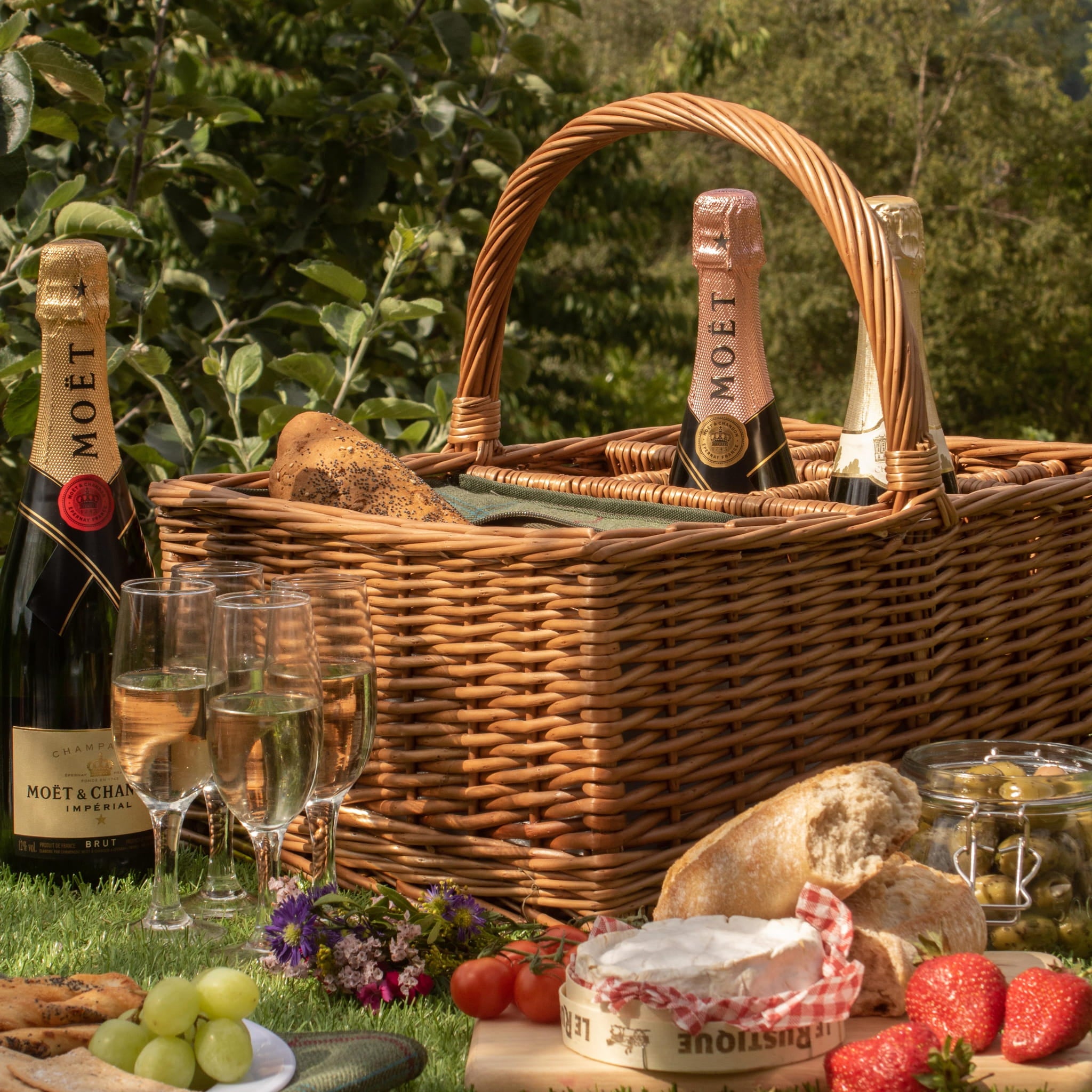 Wine & Party Basket (4 Person) - Alfresco Dining Company
